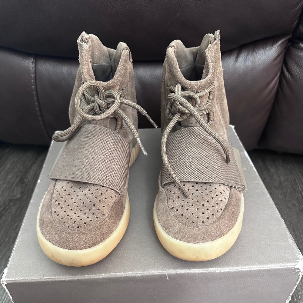 Yeezy 750 chocolate